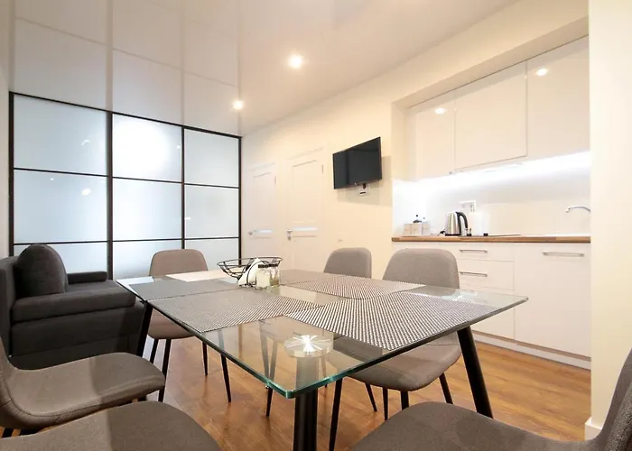 Nest Center Aparts * Leópolis