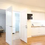 Nest Center Aparts דירה לבוב